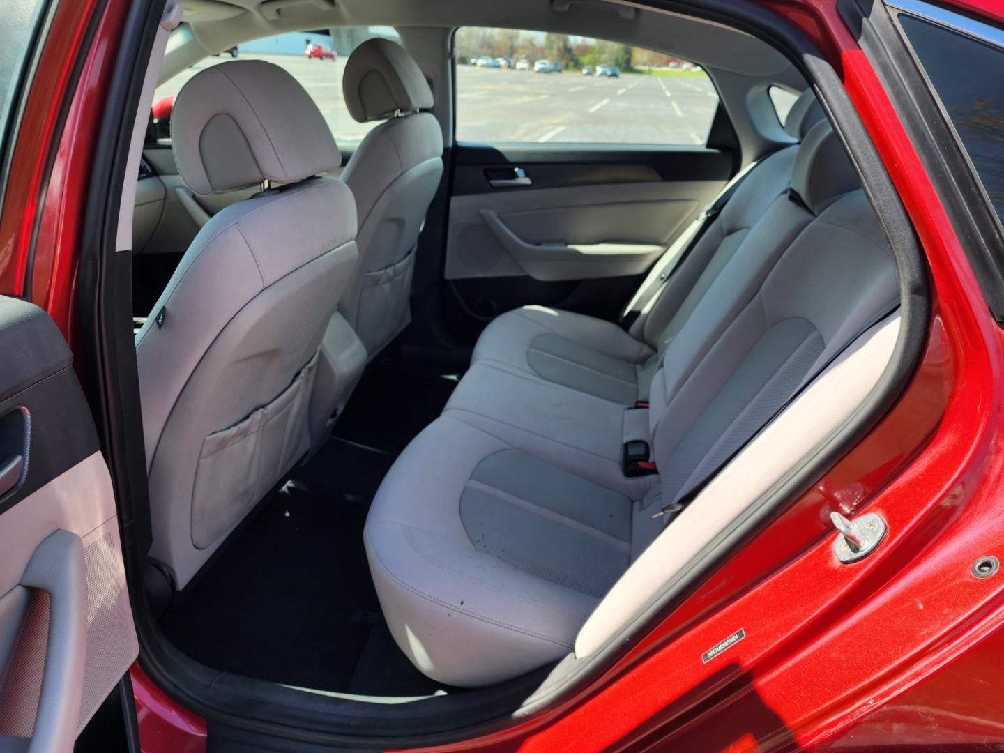 2017 RED /Gray Hyundai Sonata Sport (5NPE34AF0HH) with an 2.4L L4 DOHC 16V engine, 6A transmission, located at 1221 Madison St., Shelbyville, TN, 37160, (931) 680-9439, 0.000000, 0.000000 - Photo#4